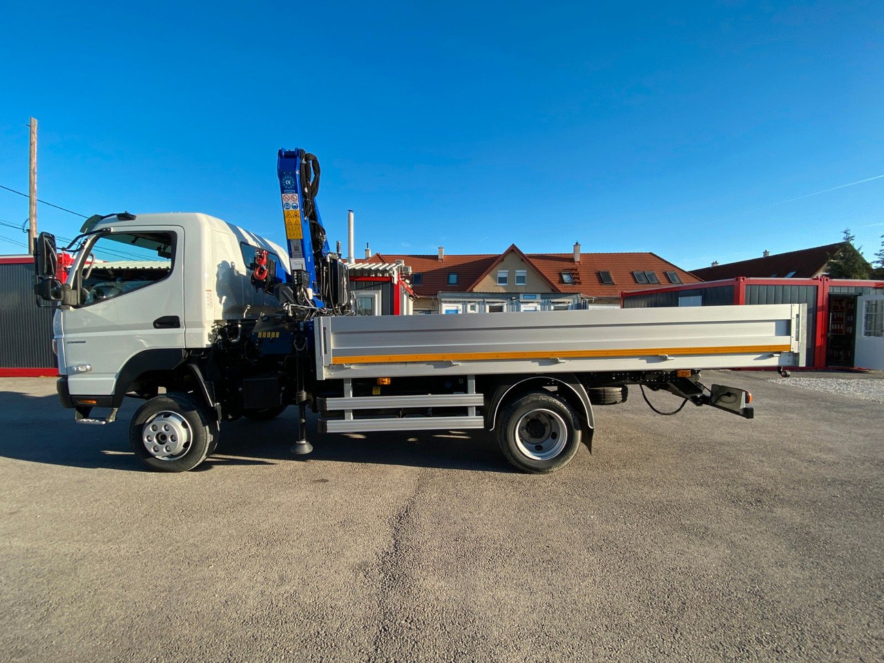 Mitsubishi FUSO CANTER 6C18 4WD PRITSCHE+PM 6522P KRAN - Pritsche Transporter: das Bild 3 Mitsubishi FUSO CANTER 6C18 4WD PRITSCHE+PM 6522P KRAN - Pritsche Transporter: das Bild 3