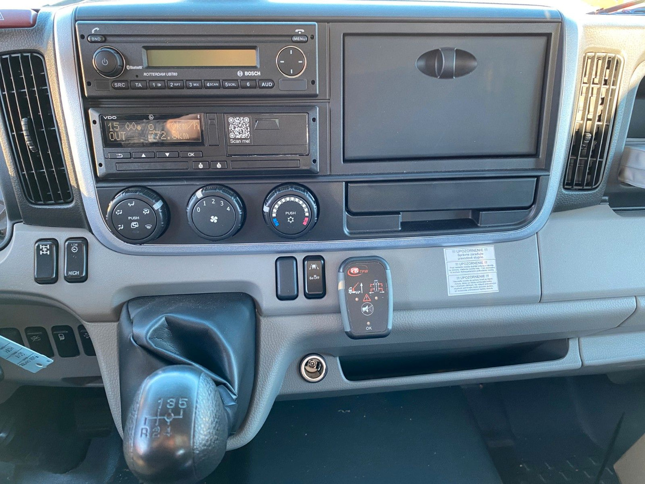 Mitsubishi FUSO CANTER 6C18 4WD PRITSCHE+PM 6522P KRAN - Pritsche Transporter: das Bild 5 Mitsubishi FUSO CANTER 6C18 4WD PRITSCHE+PM 6522P KRAN - Pritsche Transporter: das Bild 5