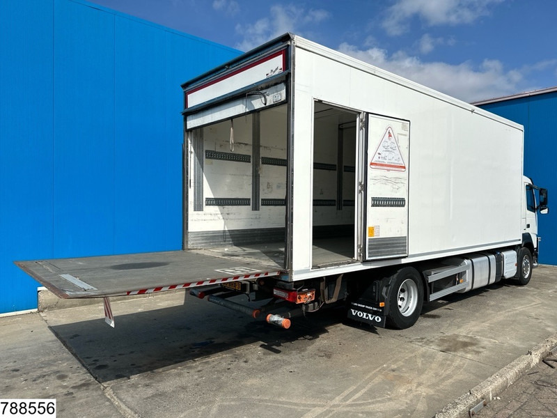 Volvo FM 330 EURO 6, Dhollandia - Koffer LKW: das Bild 2 Volvo FM 330 EURO 6, Dhollandia - Koffer LKW: das Bild 2