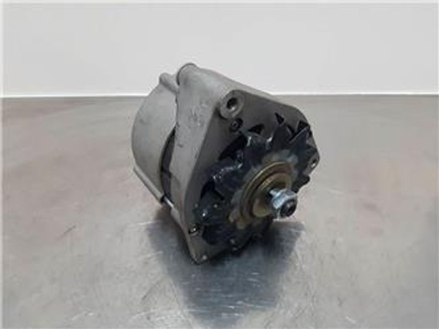 Deutz 28V 27A - Alternator/Lichtmaschine/Dynamo - Motor für Baumaschine: das Bild 1 Deutz 28V 27A - Alternator/Lichtmaschine/Dynamo - Motor für Baumaschine: das Bild 1