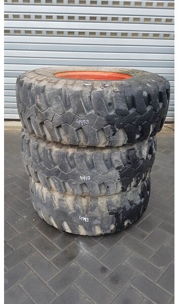 Michelin 335/80R18 (12.5R18) - Tyre/Reifen/Band - Felgen und Reifen für Baumaschine: das Bild 1 Michelin 335/80R18 (12.5R18) - Tyre/Reifen/Band - Felgen und Reifen für Baumaschine: das Bild 1