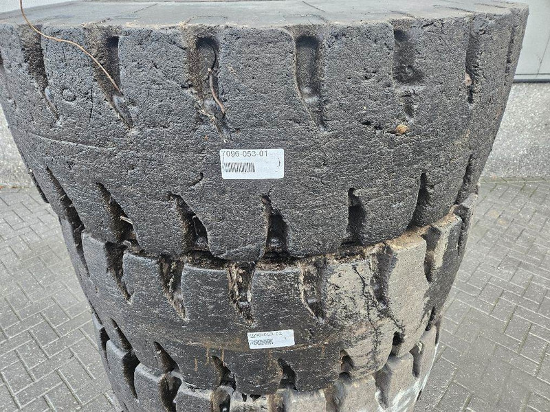 New Holland W110C-Barkley 17.5R25-Tire/Reifen/Band - Felgen und Reifen für Baumaschine: das Bild 2 New Holland W110C-Barkley 17.5R25-Tire/Reifen/Band - Felgen und Reifen für Baumaschine: das Bild 2
