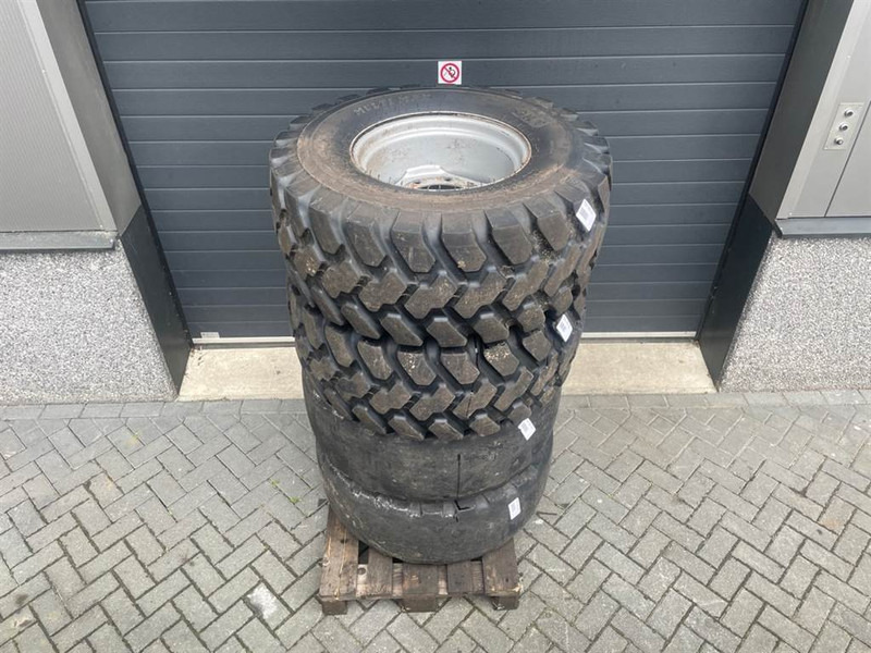 Terex TL120-BKT 400/70R20-Tire/Reifen/Band - Felgen und Reifen für Baumaschine: das Bild 2 Terex TL120-BKT 400/70R20-Tire/Reifen/Band - Felgen und Reifen für Baumaschine: das Bild 2
