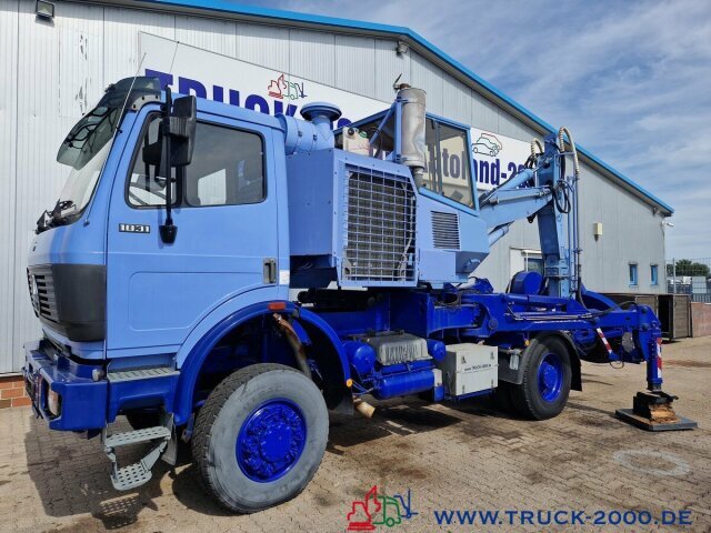 Baumaschine Mercedes-Benz 1831 4x4 Menzi Muck Baum Stubben - Wurzelfräse: das Bild 9