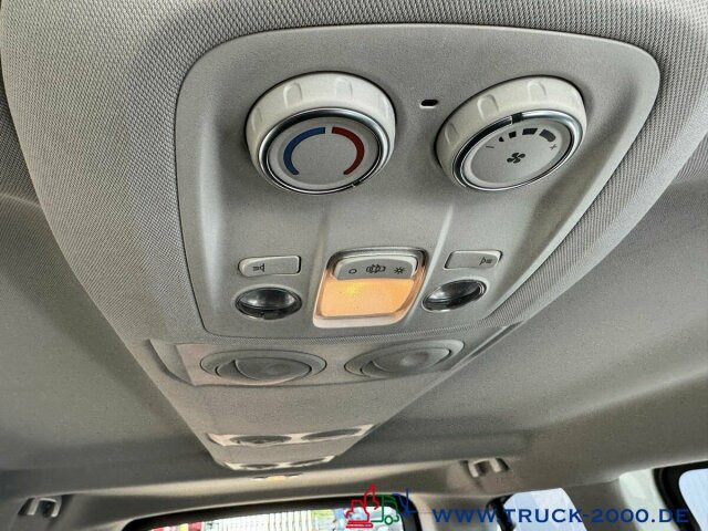 Opel Vivaro 9 Sitzer Klima vorne & hinten Navi + DAB - Kleinbus, Personentransporter: das Bild 3 Opel Vivaro 9 Sitzer Klima vorne & hinten Navi + DAB - Kleinbus, Personentransporter: das Bild 3