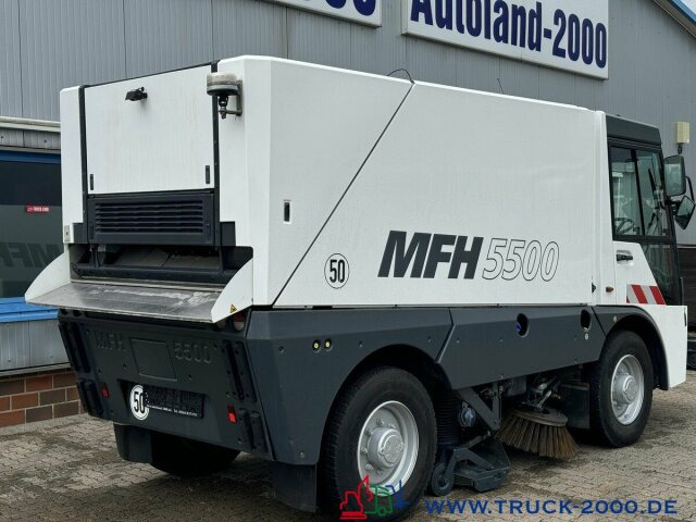 Schmidt MFH 5500 3 Besen + Hochdruckreiniger mit Lanze - Kehrmaschine: das Bild 3 Schmidt MFH 5500 3 Besen + Hochdruckreiniger mit Lanze - Kehrmaschine: das Bild 3
