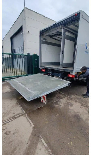 Dhollandia Tailgate / Loadboard / Laadklep / Achtersluitklep 2000 kg MBB / Palfinger / B.A.R. Cargolift - Ladebordwand: das Bild 1 Dhollandia Tailgate / Loadboard / Laadklep / Achtersluitklep 2000 kg MBB / Palfinger / B.A.R. Cargolift - Ladebordwand: das Bild 1