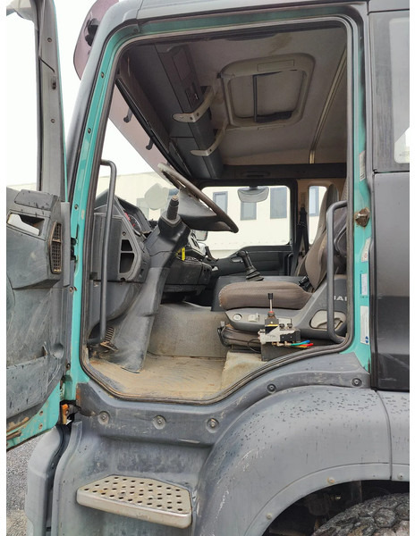 Abrollkipper MAN TGA 26.350 6x4 Container AJK Euronorm 3: das Bild 7