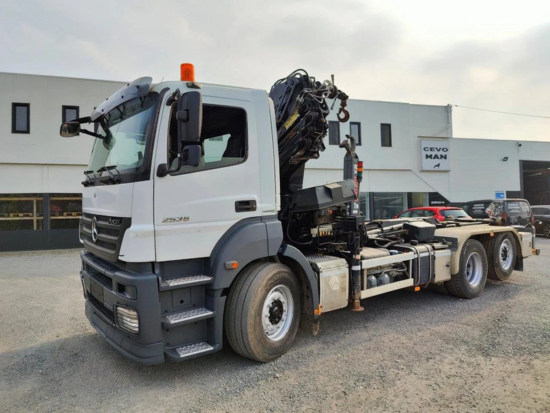 Abrollkipper, Autokran Mercedes-Benz Axor 2536 Euro5 container multilift crane HIAB 220: das Bild 9