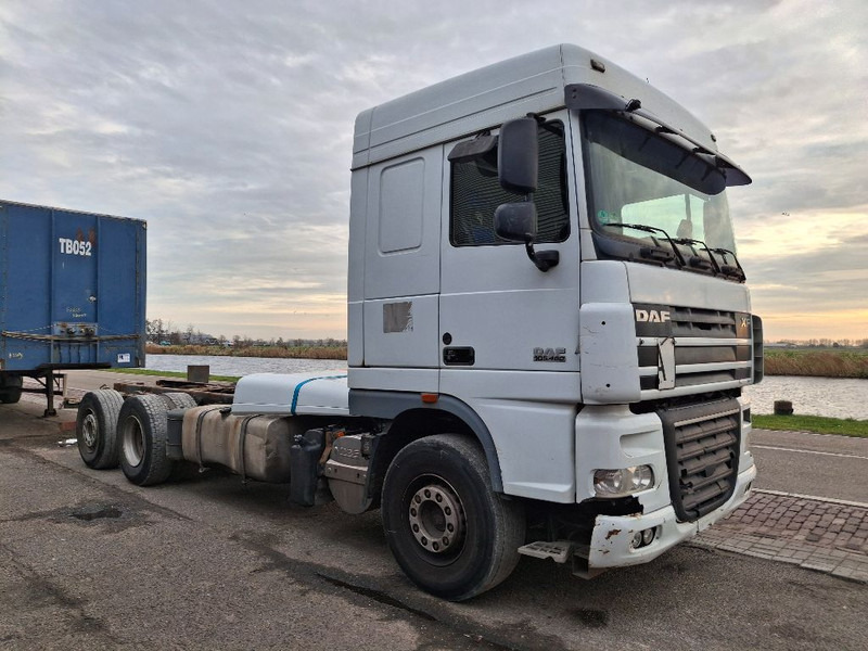 DAF XF 105.460 - Fahrgestell LKW: das Bild 2 DAF XF 105.460 - Fahrgestell LKW: das Bild 2