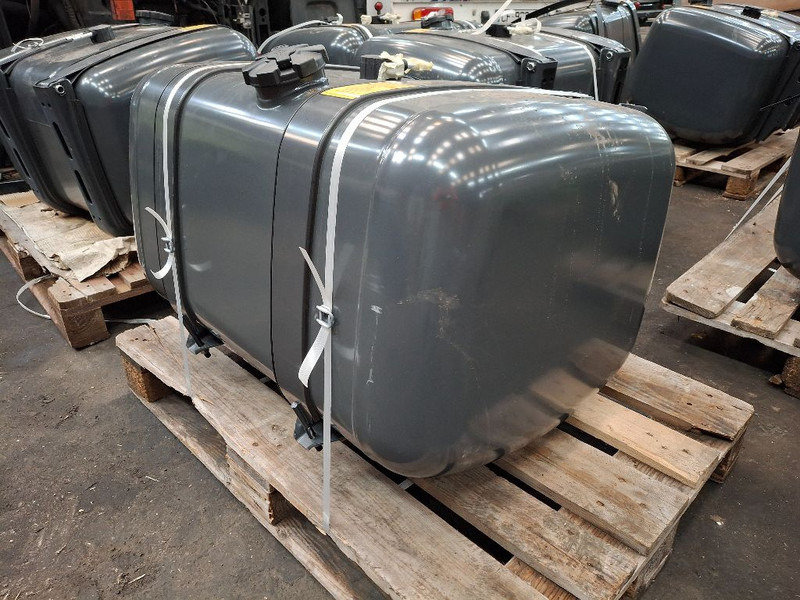 Mercedes-Benz 290L - Kraftstofftank: das Bild 4 Mercedes-Benz 290L - Kraftstofftank: das Bild 4