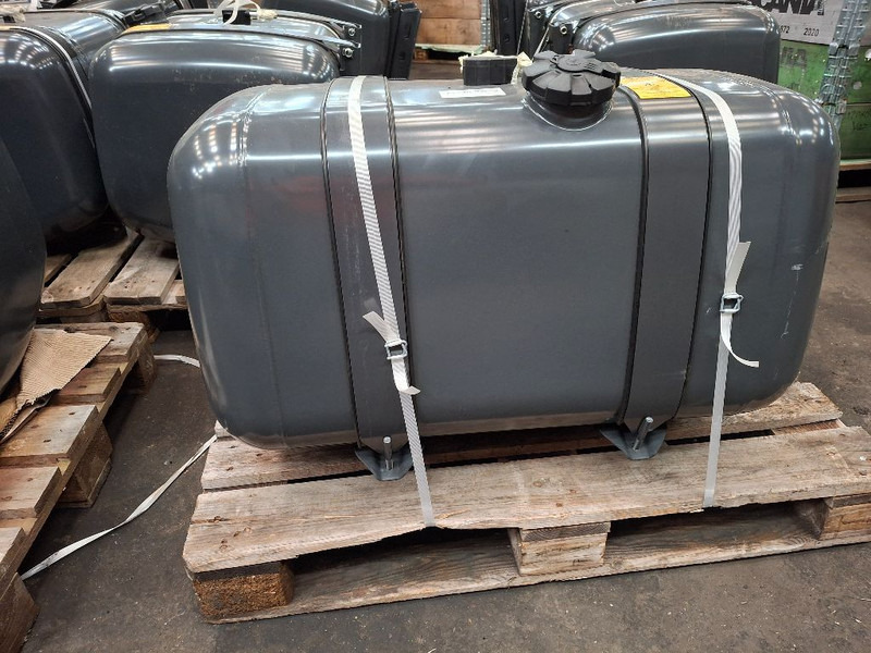 Mercedes-Benz 290L - Kraftstofftank: das Bild 3 Mercedes-Benz 290L - Kraftstofftank: das Bild 3