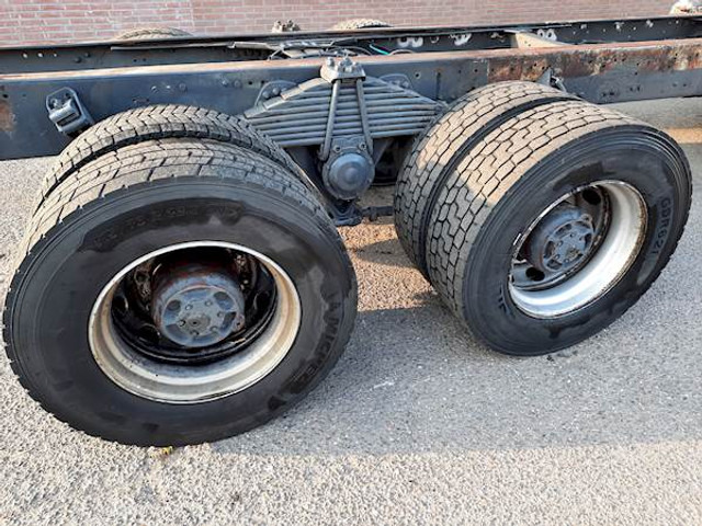 Volvo F 12 6*4 STEEL SUSPENSION - Fahrgestell LKW: das Bild 2 Volvo F 12 6*4 STEEL SUSPENSION - Fahrgestell LKW: das Bild 2