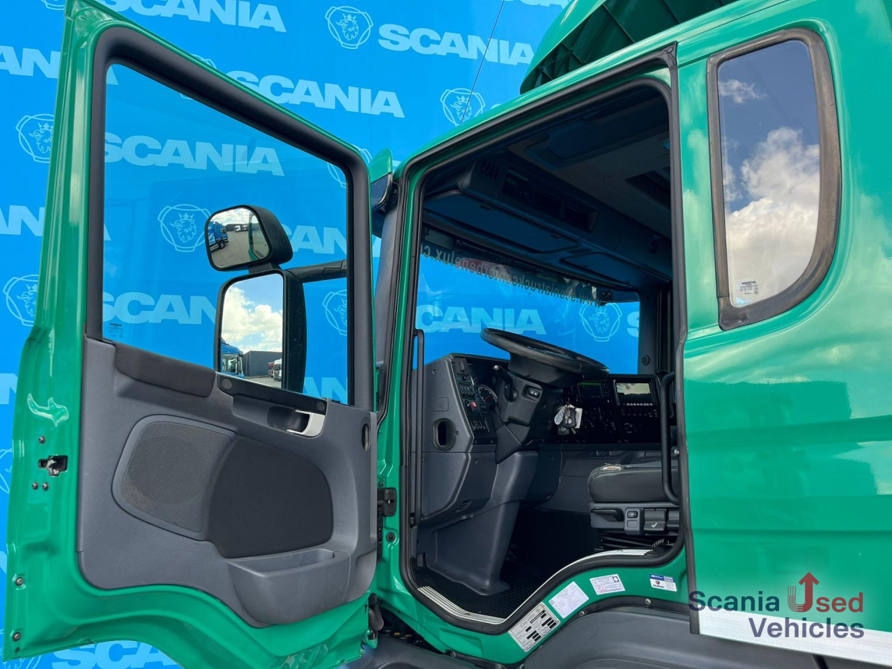 SCANIA P 320 DB6x2*4MNB RETARDER FULL AIR 8T TAIL LIFT 2T - Koffer LKW: das Bild 5 SCANIA P 320 DB6x2*4MNB RETARDER FULL AIR 8T TAIL LIFT 2T - Koffer LKW: das Bild 5