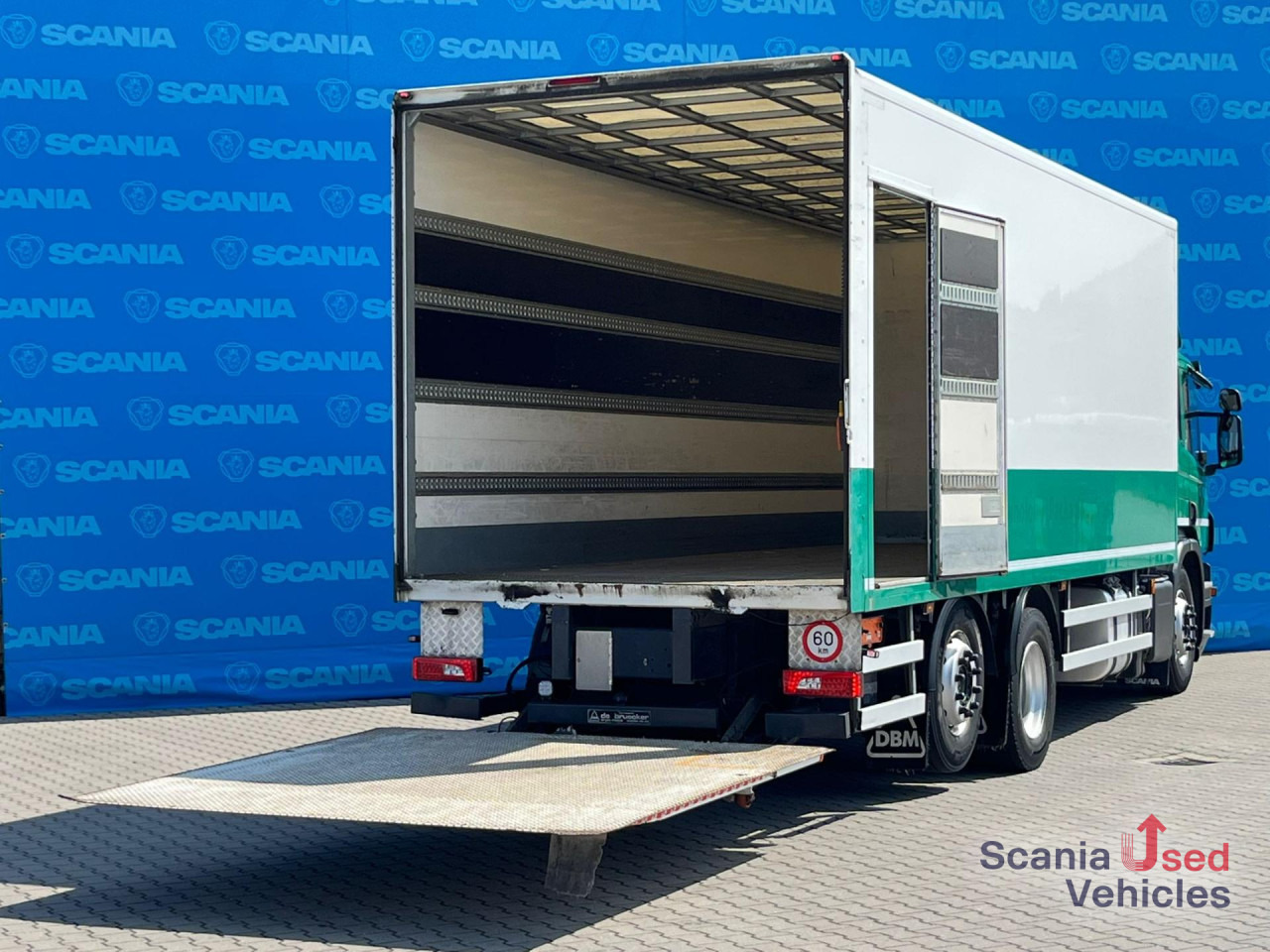 SCANIA P 320 DB6x2*4MNB RETARDER FULL AIR 8T TAIL LIFT 2T - Koffer LKW: das Bild 2 SCANIA P 320 DB6x2*4MNB RETARDER FULL AIR 8T TAIL LIFT 2T - Koffer LKW: das Bild 2
