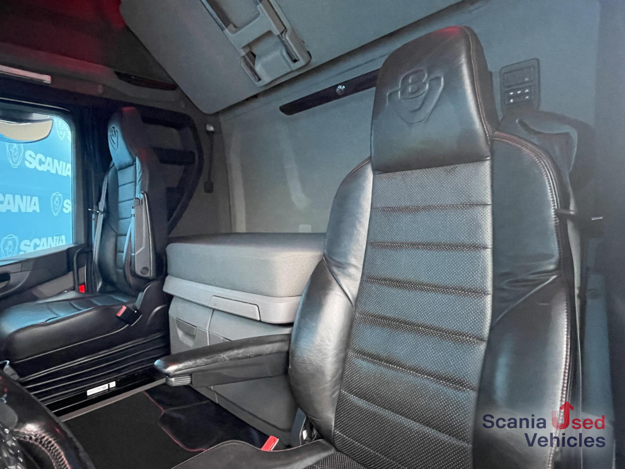 SCANIA R 650 B6x4NB RETARDER V8 WOOD KESLA 2112T CRANE - Holztransporter, Autokran: das Bild 4 SCANIA R 650 B6x4NB RETARDER V8 WOOD KESLA 2112T CRANE - Holztransporter, Autokran: das Bild 4