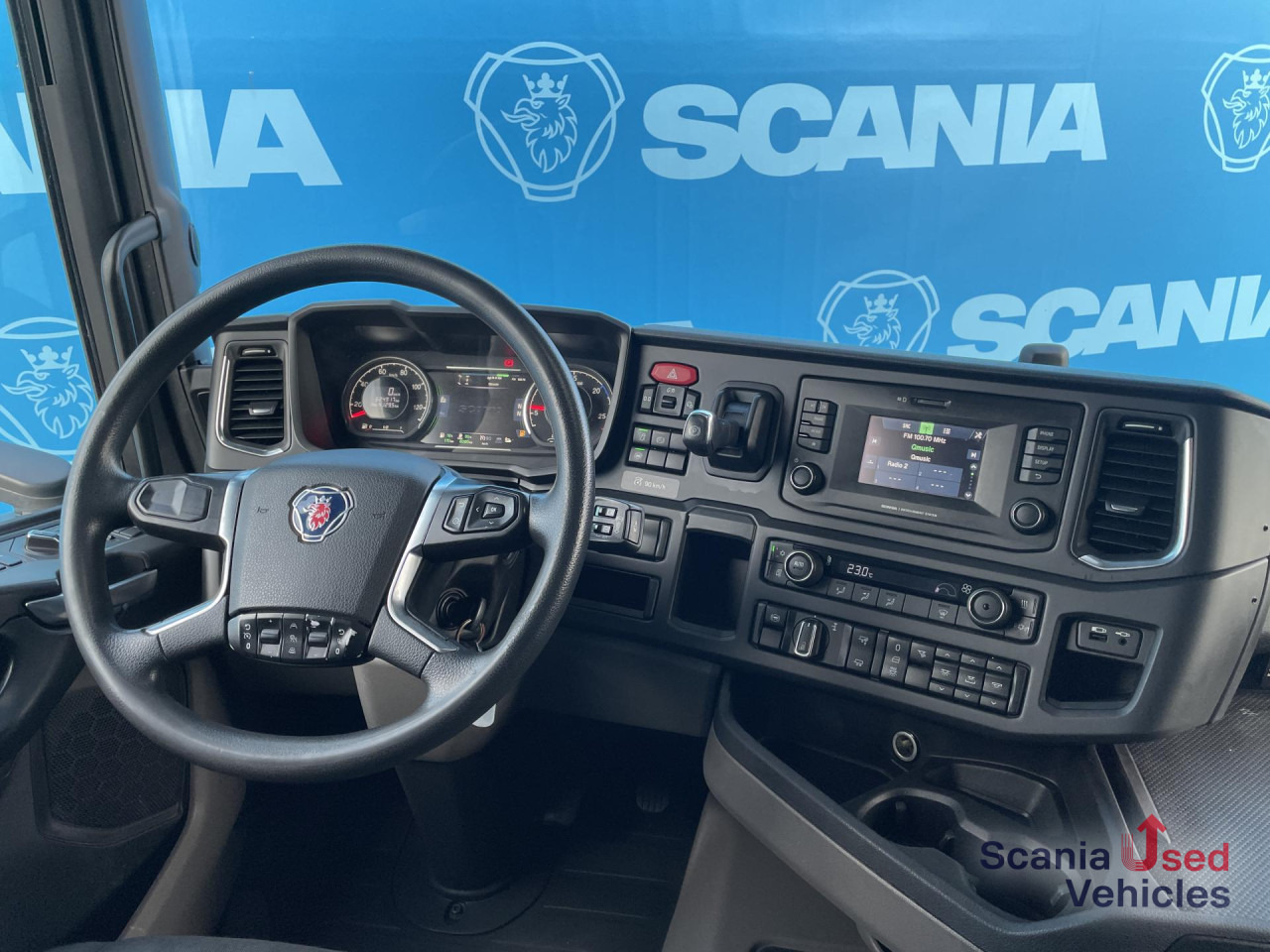 Sattelzugmaschine SCANIA R 450 A4x2NA DIFF-L RETARDER ADR-FL PARK AIRCO: das Bild 11