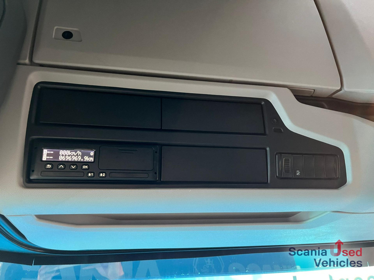 SCANIA R 450 A4x2NA RETARDER 8T DIFF-L SMART2 - Sattelzugmaschine: das Bild 4 SCANIA R 450 A4x2NA RETARDER 8T DIFF-L SMART2 - Sattelzugmaschine: das Bild 4