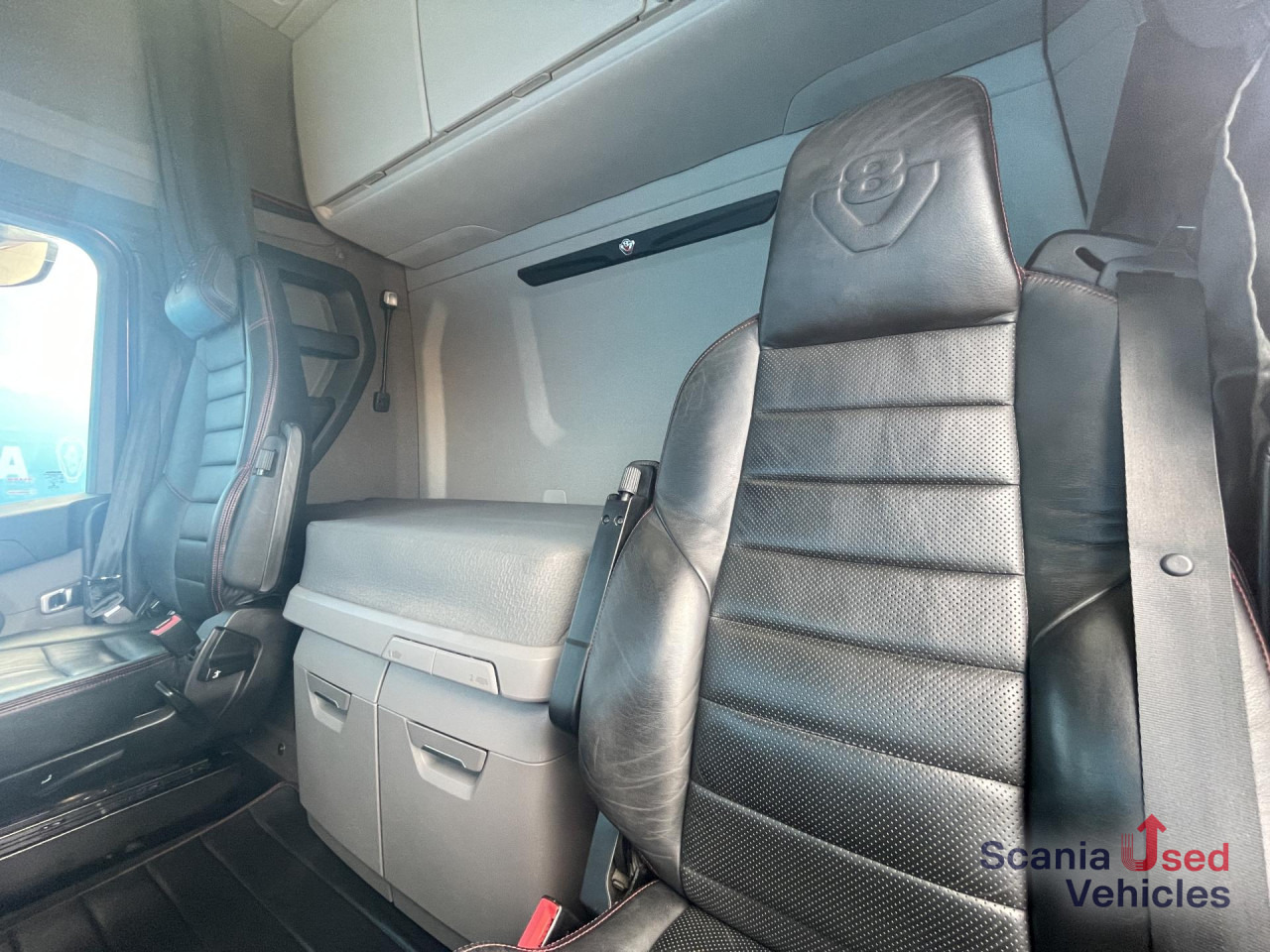 SCANIA S 730 A4x2NB DIFF-L RETARDER FULL AIR P-AIRCO V8 - Sattelzugmaschine: das Bild 5 SCANIA S 730 A4x2NB DIFF-L RETARDER FULL AIR P-AIRCO V8 - Sattelzugmaschine: das Bild 5