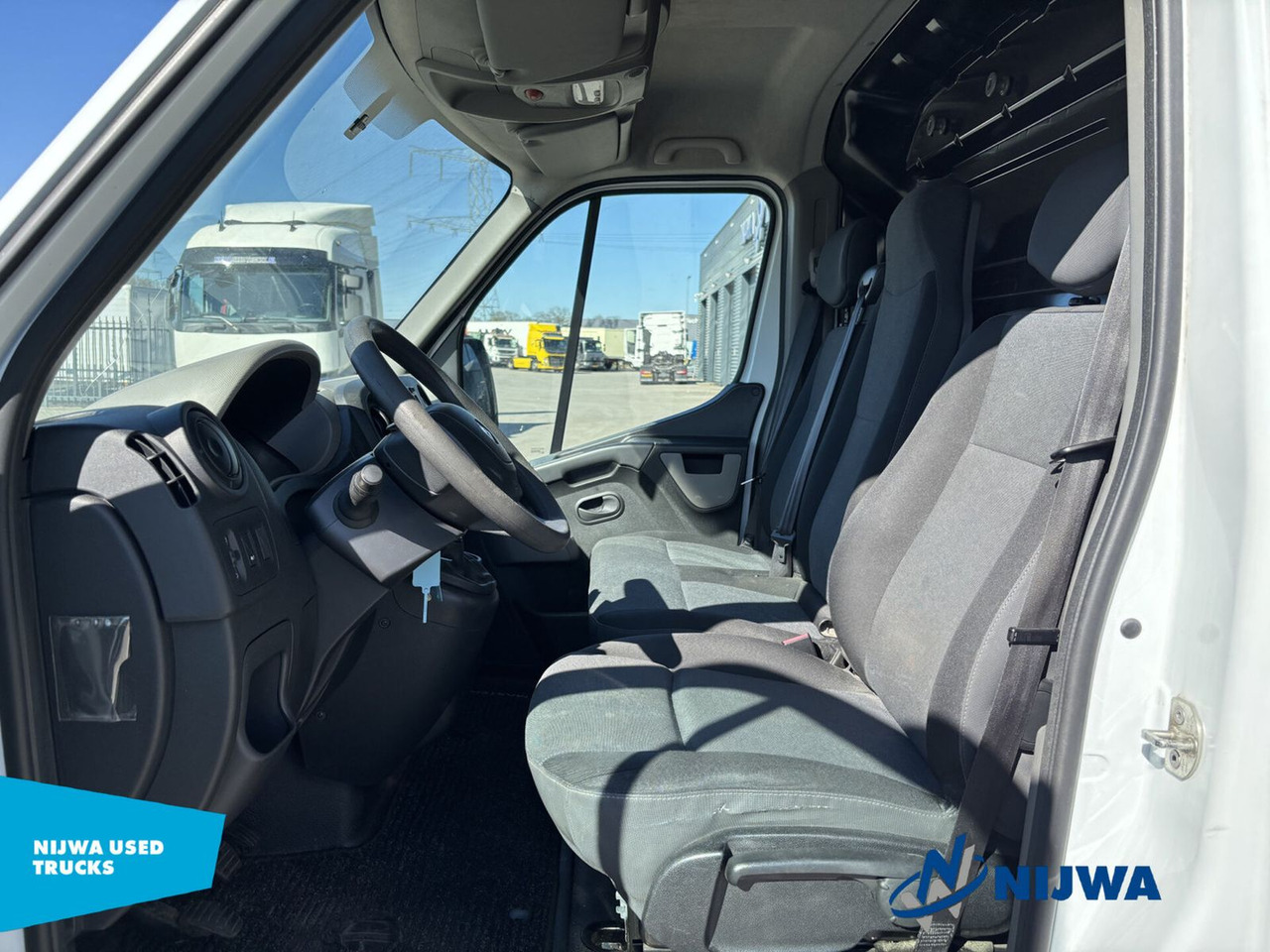 Renault Master T33 130 L2H2 Geïsoleerde bak Kasten - Kleintransporter: das Bild 5 Renault Master T33 130 L2H2 Geïsoleerde bak Kasten - Kleintransporter: das Bild 5