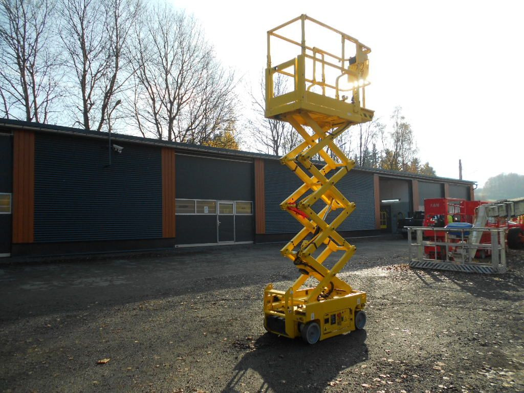 Genie GS 1330, Scherenarbeitsbühne Genie 5,9 m - LKW mit Arbeitsbühne: das Bild 2 Genie GS 1330, Scherenarbeitsbühne Genie 5,9 m - LKW mit Arbeitsbühne: das Bild 2