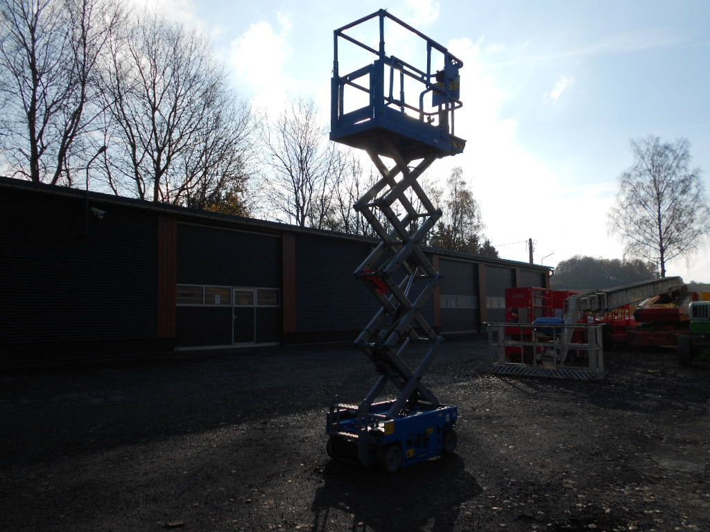 Genie GS 1330, Scherenarbeitsbühne Genie 5,9 m - Scherenbühne: das Bild 2 Genie GS 1330, Scherenarbeitsbühne Genie 5,9 m - Scherenbühne: das Bild 2