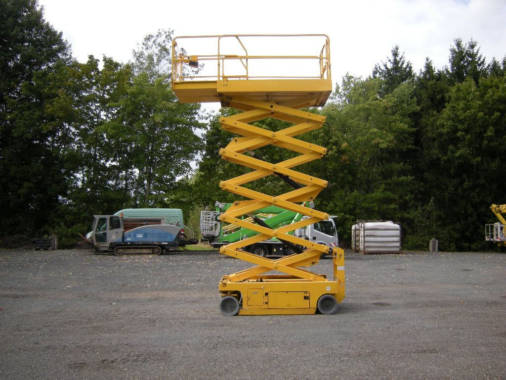 Genie GS 4047 Scherenarbeitsbühne Genie 14 m - LKW mit Arbeitsbühne: das Bild 3 Genie GS 4047 Scherenarbeitsbühne Genie 14 m - LKW mit Arbeitsbühne: das Bild 3