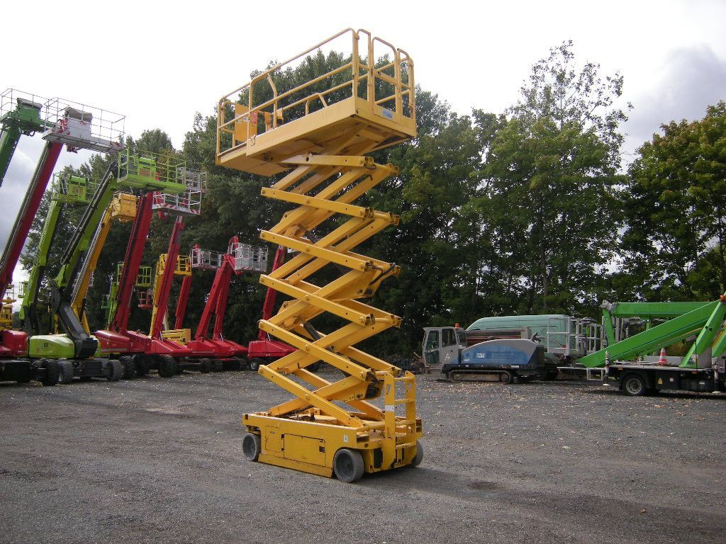 Genie GS 4047 Scherenarbeitsbühne Genie 14 m - LKW mit Arbeitsbühne: das Bild 2 Genie GS 4047 Scherenarbeitsbühne Genie 14 m - LKW mit Arbeitsbühne: das Bild 2