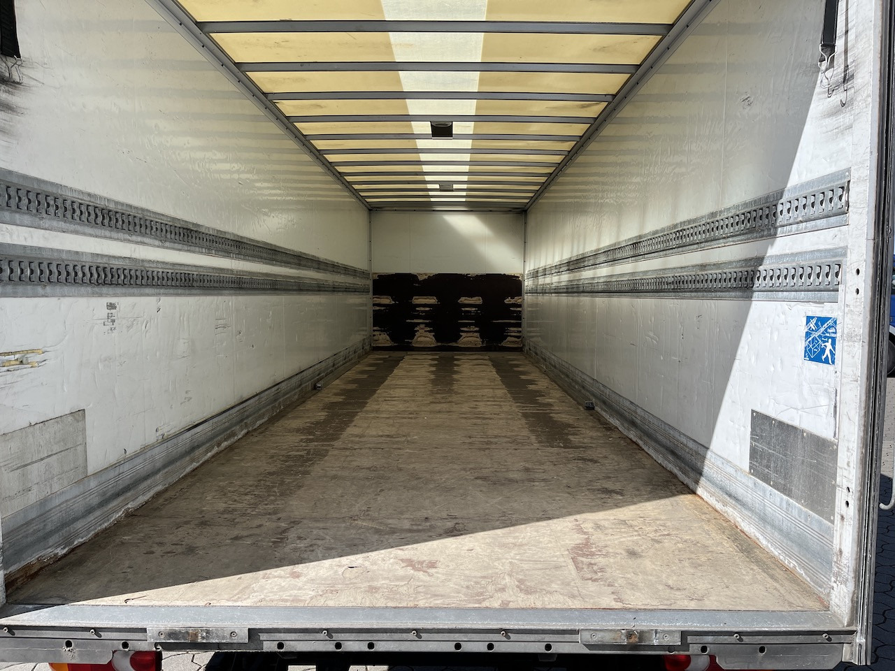 Iveco 120E25 Eurocargo 4x2 Koffer | Ladebordwand - Koffer LKW: das Bild 3 Iveco 120E25 Eurocargo 4x2 Koffer | Ladebordwand - Koffer LKW: das Bild 3