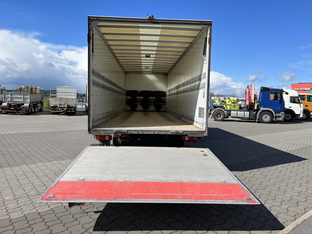 Iveco 120E25 Eurocargo 4x2 Koffer | Ladebordwand - LKW: das Bild 2 Iveco 120E25 Eurocargo 4x2 Koffer | Ladebordwand - LKW: das Bild 2