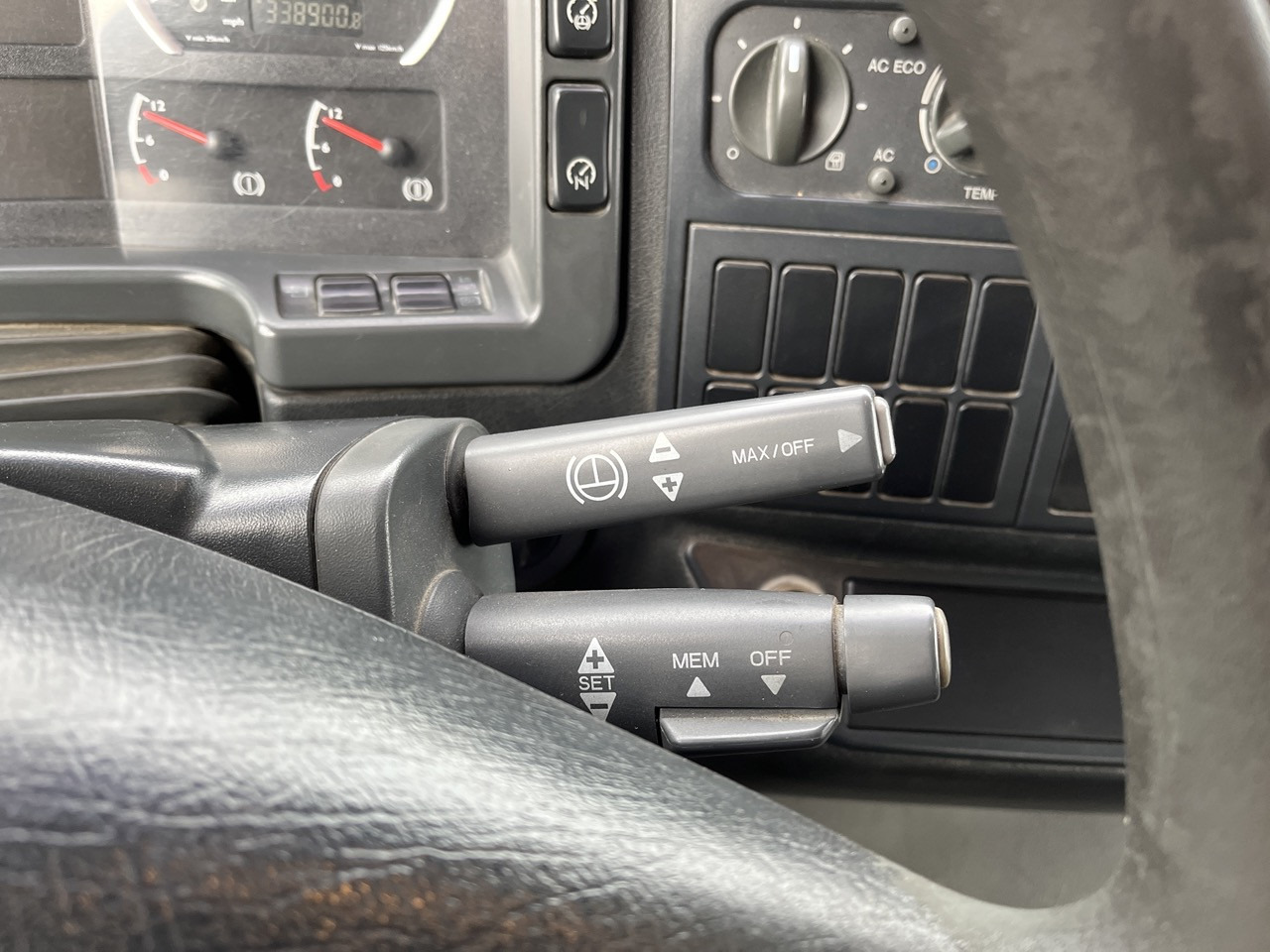 MAN 35.430 8x4 Intarder Analog Tacho Bordmatik - Kipper: das Bild 2 MAN 35.430 8x4 Intarder Analog Tacho Bordmatik - Kipper: das Bild 2