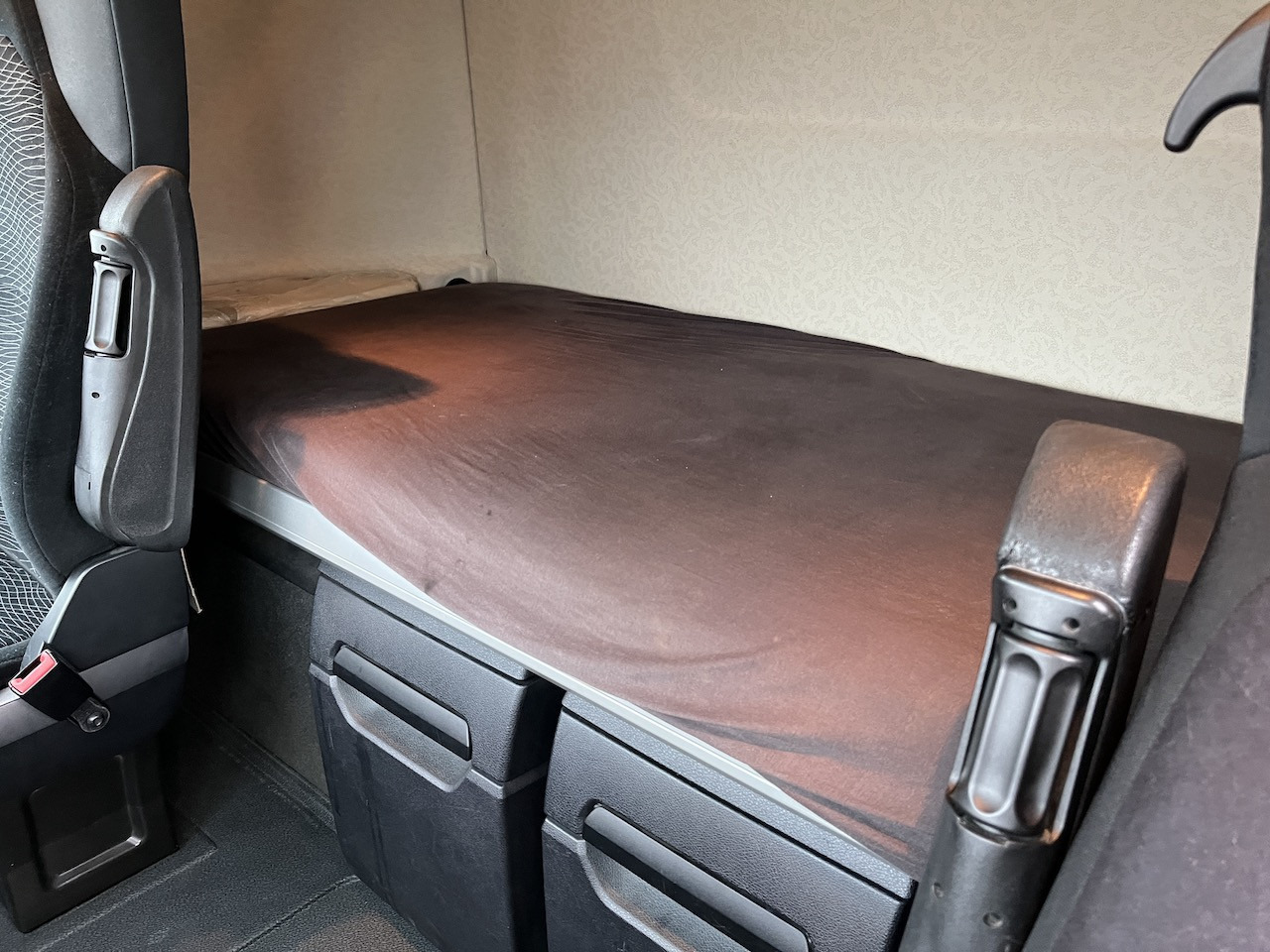 Mercedes-Benz 1842 4x2 LBW Kühlung - Koffer LKW: das Bild 3 Mercedes-Benz 1842 4x2 LBW Kühlung - Koffer LKW: das Bild 3