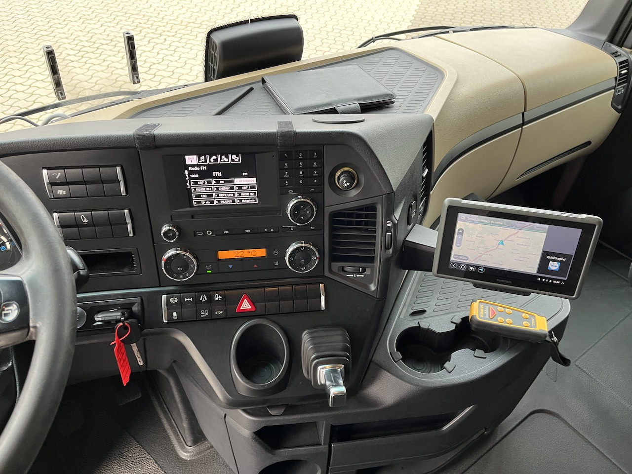 Mercedes-Benz 1842 4x2 LBW Kühlung - Koffer LKW: das Bild 2 Mercedes-Benz 1842 4x2 LBW Kühlung - Koffer LKW: das Bild 2