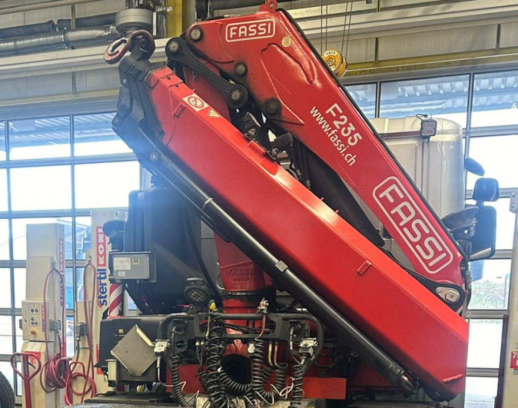 Palfinger FASSI F 235 A.2.23 Kran + Funk - Ladekran: das Bild 1 Palfinger FASSI F 235 A.2.23 Kran + Funk - Ladekran: das Bild 1
