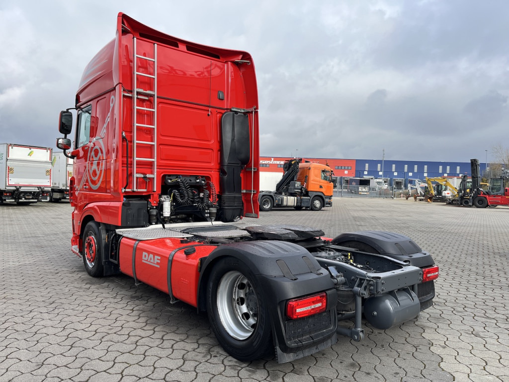 Sattelzugmaschine Daf XF 530 4x2  Low Liner   Exclusive Line   SZM: das Bild 9
