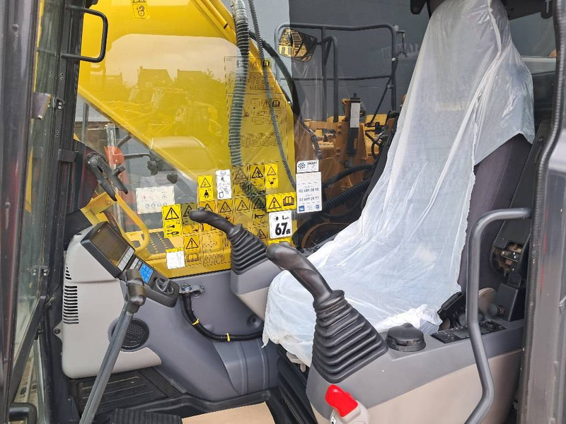 Komatsu PC210LCI-11 - Kettenbagger: das Bild 5 Komatsu PC210LCI-11 - Kettenbagger: das Bild 5