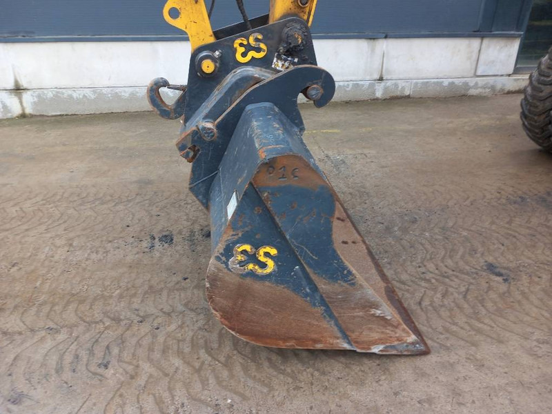 Komatsu PW160-11E0 - Mobilbagger: das Bild 3 Komatsu PW160-11E0 - Mobilbagger: das Bild 3