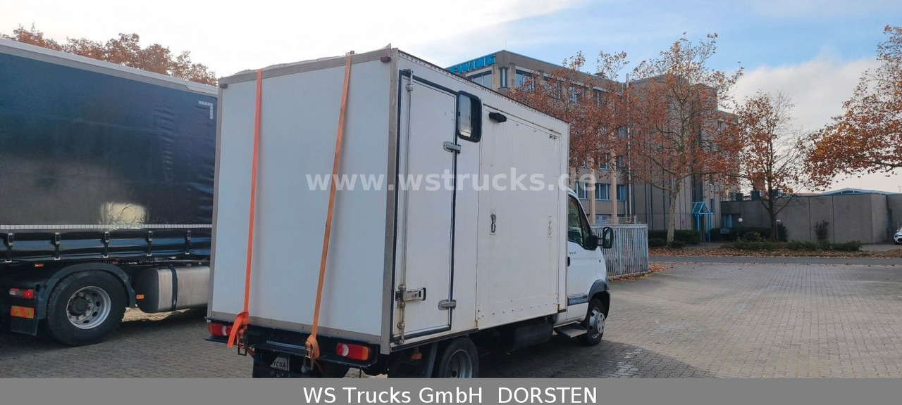 Renault Mascott Pferdeaufbau 2 Pferde - Tiertransporter LKW: das Bild 3 Renault Mascott Pferdeaufbau 2 Pferde - Tiertransporter LKW: das Bild 3