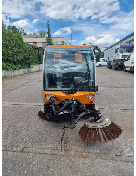 Bucher Kehrmaschine BUCHER-GUYER Kehrmaschine EG 4.500 kg Diesel Topzustand - Kehrsaugmaschine: das Bild 3 Bucher Kehrmaschine BUCHER-GUYER Kehrmaschine EG 4.500 kg Diesel Topzustand - Kehrsaugmaschine: das Bild 3