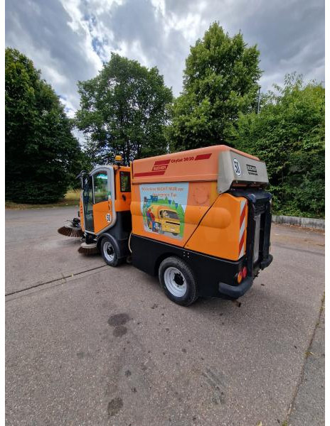 Bucher Kehrmaschine BUCHER-GUYER Kehrmaschine EG 4.500 kg Diesel Topzustand - Kehrsaugmaschine: das Bild 5 Bucher Kehrmaschine BUCHER-GUYER Kehrmaschine EG 4.500 kg Diesel Topzustand - Kehrsaugmaschine: das Bild 5