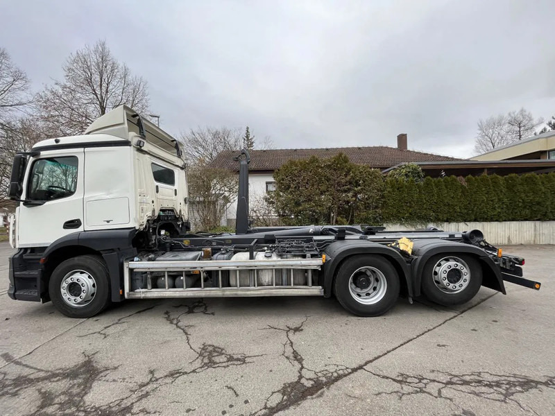 Mercedes-Benz Actros 2543 BL 6x2 Abroller - Abrollkipper: das Bild 2 Mercedes-Benz Actros 2543 BL 6x2 Abroller - Abrollkipper: das Bild 2