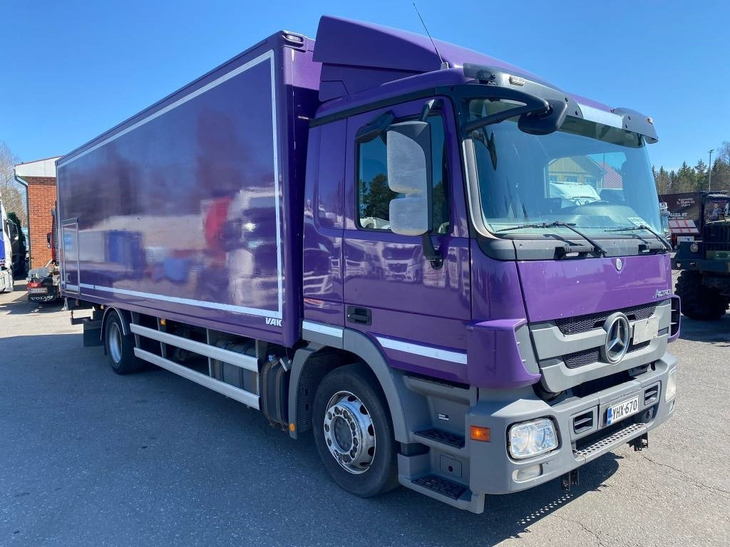 Mercedes-Benz Actros 1832 - Koffer LKW: das Bild 2 Mercedes-Benz Actros 1832 - Koffer LKW: das Bild 2
