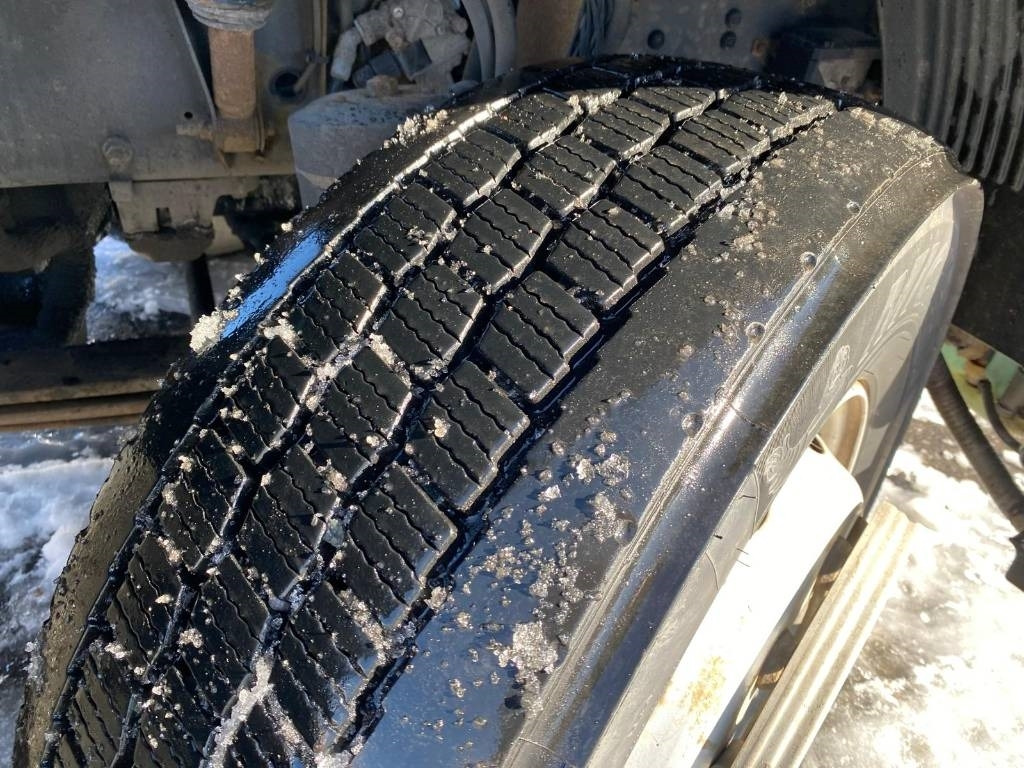 Fahrgestell LKW Volvo FH 12: das Bild 8