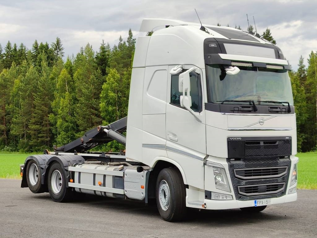 Volvo FH 540 - Abrollkipper: das Bild 2 Volvo FH 540 - Abrollkipper: das Bild 2