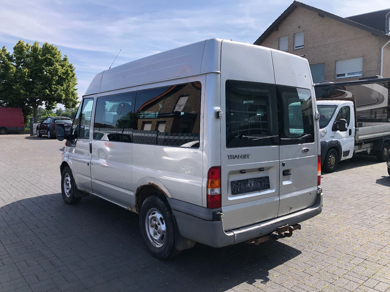 Ford Transit 2.4 TDi, Heckantrieb, 8-Sitzer, Klima - Personentransporter: das Bild 4 Ford Transit 2.4 TDi, Heckantrieb, 8-Sitzer, Klima - Personentransporter: das Bild 4