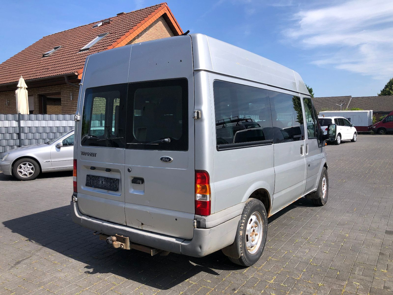 Ford Transit 2.4 TDi, Heckantrieb, 8-Sitzer, Klima - Personentransporter: das Bild 2 Ford Transit 2.4 TDi, Heckantrieb, 8-Sitzer, Klima - Personentransporter: das Bild 2