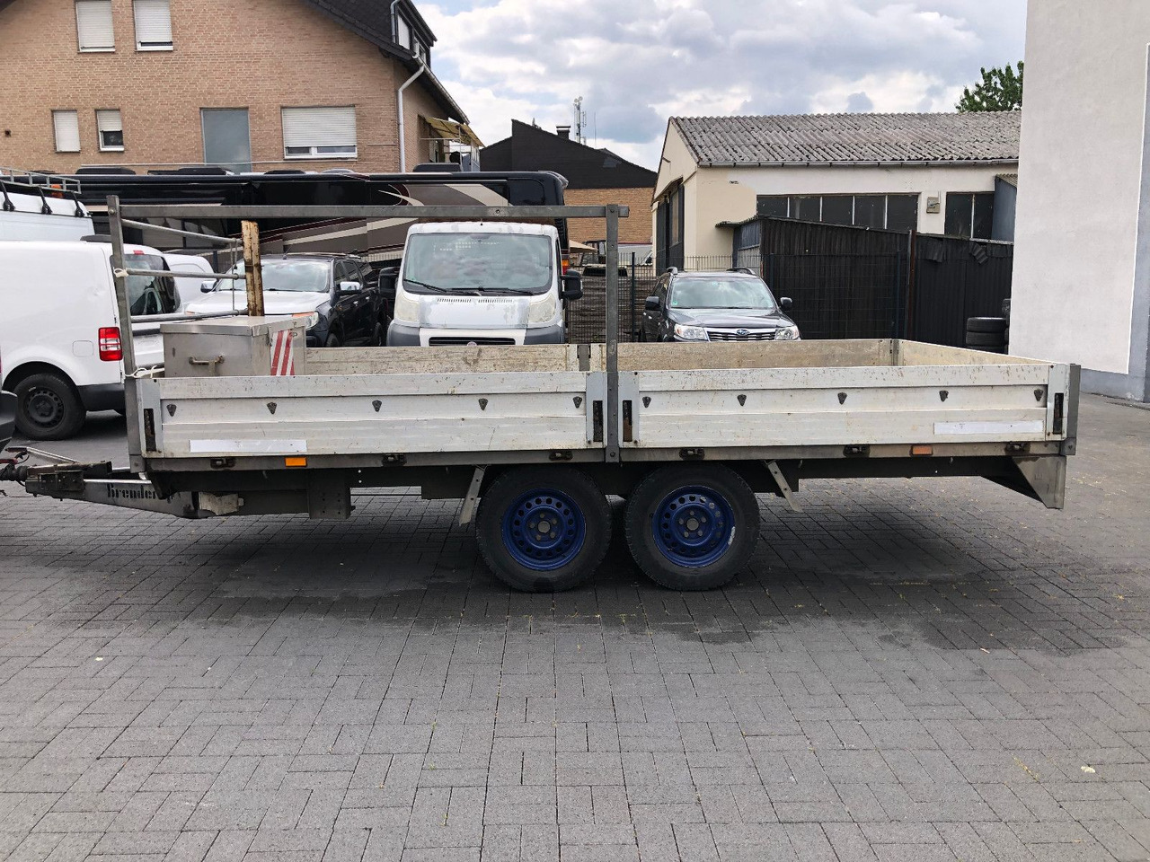 THULE D9 - 2500 kg GG, 4,20m. lang - Pritschenanhänger/ Plattformanhänger: das Bild 3 THULE D9 - 2500 kg GG, 4,20m. lang - Pritschenanhänger/ Plattformanhänger: das Bild 3
