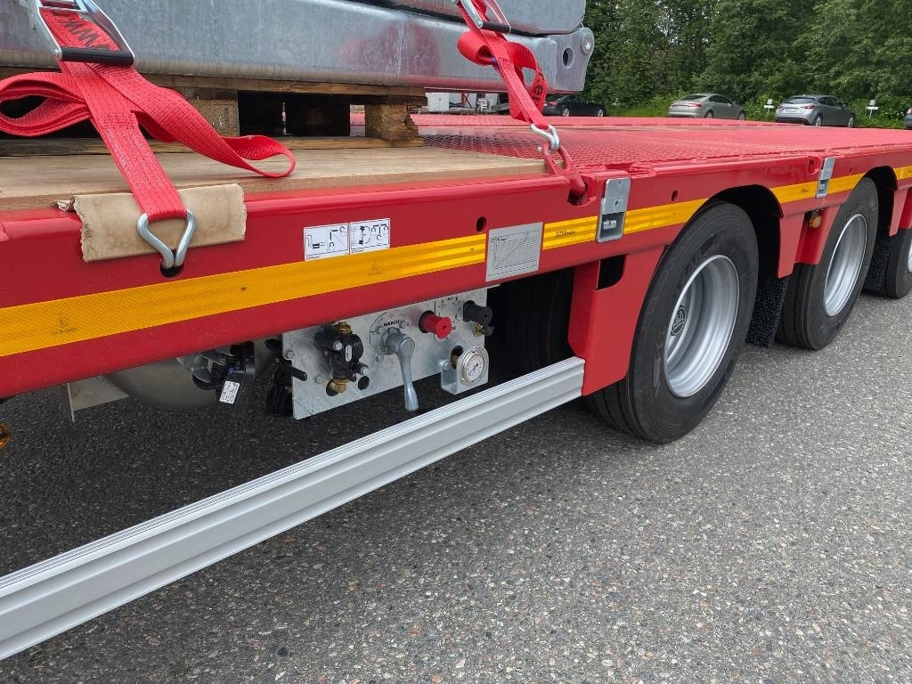Faymonville Max Trailer, Max100 4AU - Tieflader Auflieger: das Bild 3 Faymonville Max Trailer, Max100 4AU - Tieflader Auflieger: das Bild 3