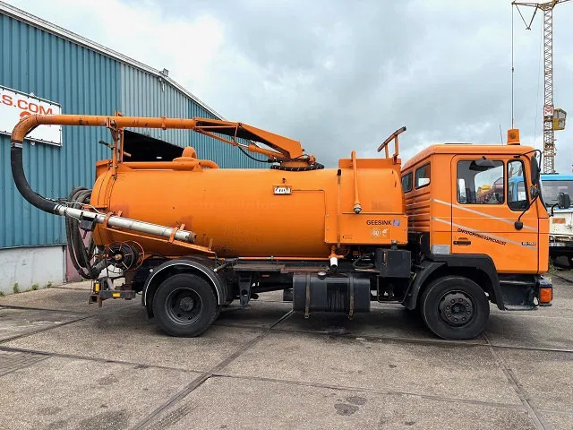 MAN F 15.192 (6-CILINDER) WITH GEESINK VACUUM TANK (MANUAL GEARBOX / P.T.O.) ORIGINAL DUTCH TRUCK - Saug-/ Spülfahrzeug: das Bild 4 MAN F 15.192 (6-CILINDER) WITH GEESINK VACUUM TANK (MANUAL GEARBOX / P.T.O.) ORIGINAL DUTCH TRUCK - Saug-/ Spülfahrzeug: das Bild 4