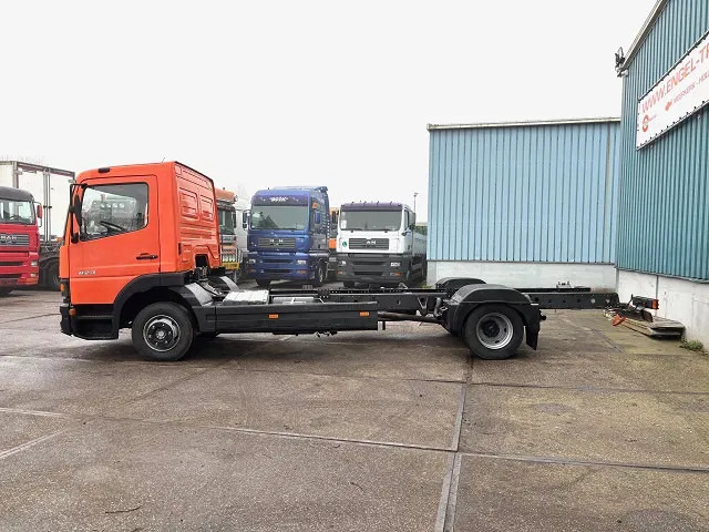 Mercedes-Benz Atego 823L DAY CAB (6-CILINDER) 4x2 CHASSIS (MANUAL GEARBOX / SPER DIFFERENTIAL / 6-CILINDER ENGINE) - Fahrgestell LKW: das Bild 5 Mercedes-Benz Atego 823L DAY CAB (6-CILINDER) 4x2 CHASSIS (MANUAL GEARBOX / SPER DIFFERENTIAL / 6-CILINDER ENGINE) - Fahrgestell LKW: das Bild 5